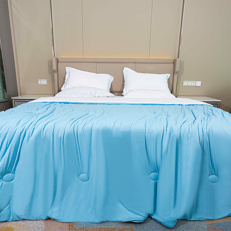 PCM hlađenje Comforter - plava svilenkasta površina za hlađenje pokrivač za vruće spavaće i noćno znojenje