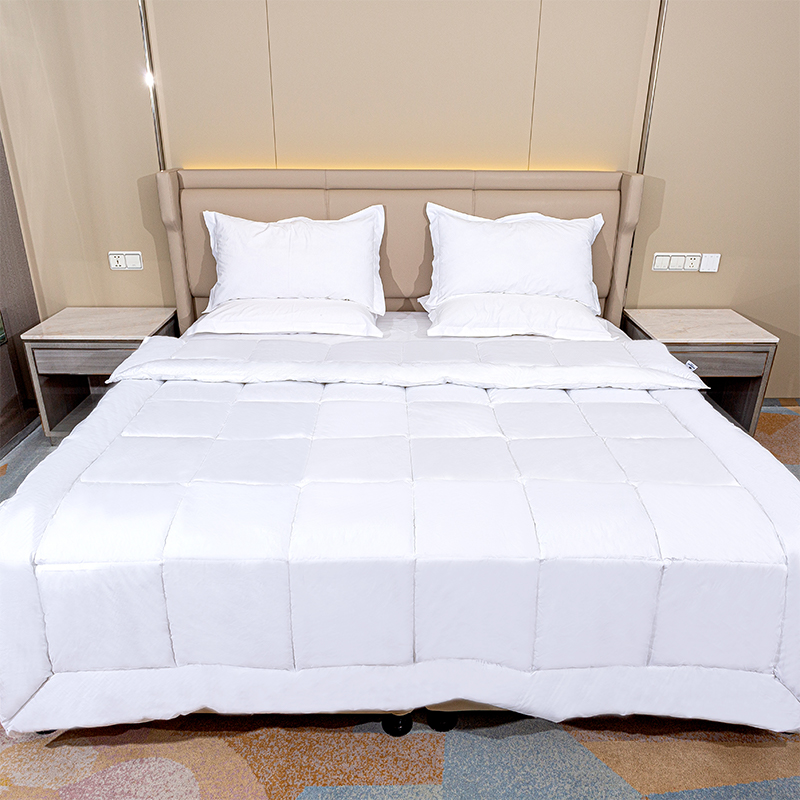 Pamučni poklopac lagana poliesterska kompozicija ， Ultra-mekani umetak za toplo vrijeme ， GRS reciklirani mikrofiber prozračni krevet prekrivač